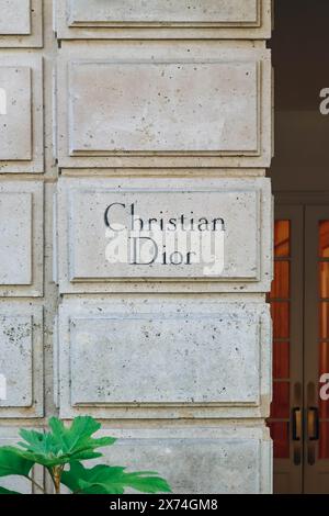 Paris, France - 24 septembre 2023 : boutique Christian Dior sur l'avenue Montaigne Banque D'Images