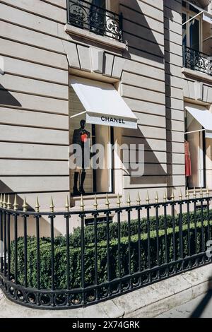 Paris, France - 24 septembre 2023 : boutique Chanel Avenue Montaigne Banque D'Images