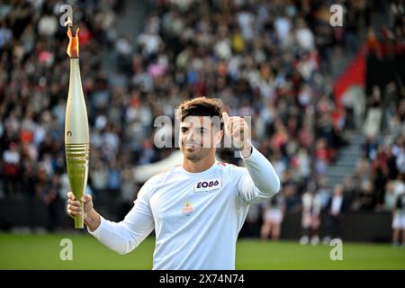 Toulouse, France. 17 mai 2024. © PHOTOPQR/LA DEPECHE DU MIDI/LAURENT DARD ; TOULOUSE ; 17/05/2024 ; DDM LAURENT DARD RELAIS DE LA FLAMME OLYMPIQUE 2024 JEUX OLYMPIQUES DERNIERE ETAPE EN HAUTE GARONNE A TOULOUSE ALLUMAGE DU CHAUDRON AU STADE ERNEST WALLON PAR ANTOINE DUPONT ROMAIN NTAMACK HAUTE-GARONNE, FRANCE, 17 MAI 2024 RELAIS DE LA FLAMME OLYMPIQUE. *** Légende locale *** crédit : MAXPPP/Alamy Live News Banque D'Images