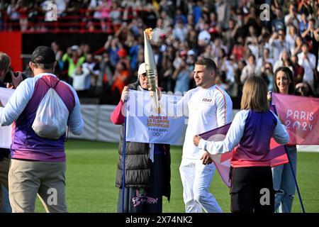 Toulouse, France. 17 mai 2024. © PHOTOPQR/LA DEPECHE DU MIDI/LAURENT DARD ; TOULOUSE ; 17/05/2024 ; DDM LAURENT DARD RELAIS DE LA FLAMME OLYMPIQUE 2024 JEUX OLYMPIQUES DERNIERE ETAPE EN HAUTE GARONNE A TOULOUSE ALLUMAGE DU CHAUDRON AU STADE ERNEST WALLON PAR ANTOINE DUPONT HAUTE-GARONNE, FRANCE, 17 MAI 2024 RELAIS DE LA FLAMME OLYMPIQUE. *** Légende locale *** crédit : MAXPPP/Alamy Live News Banque D'Images