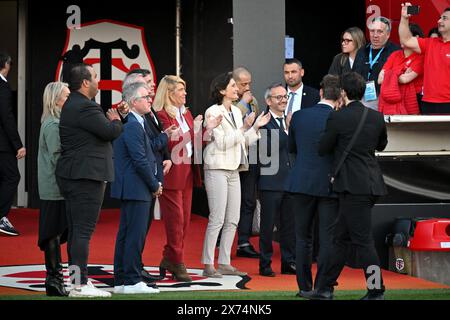 Toulouse, France. 17 mai 2024. © PHOTOPQR/LA DEPECHE DU MIDI/LAURENT DARD ; TOULOUSE ; 17/05/2024 ; DDM LAURENT DARD RELAIS DE LA FLAMME OLYMPIQUE 2024 JEUX OLYMPIQUES DERNIERE ETAPE EN HAUTE GARONNE A TOULOUSE ALLUMAGE DU CHAUDRON AU STADE ERNEST WALLON PAR ANTOINE DUPONT AMÉLIE OUDEA CASTERA HAUTE-GARONNE, FRANCE, 17 MAI 2024 RELAIS DE LA FLAMME OLYMPIQUE. *** Légende locale *** crédit : MAXPPP/Alamy Live News Banque D'Images