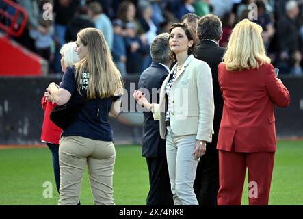 Toulouse, France. 17 mai 2024. © PHOTOPQR/LA DEPECHE DU MIDI/LAURENT DARD ; TOULOUSE ; 17/05/2024 ; DDM LAURENT DARD RELAIS DE LA FLAMME OLYMPIQUE 2024 JEUX OLYMPIQUES DERNIERE ETAPE EN HAUTE GARONNE A TOULOUSE ALLUMAGE DU CHAUDRON AU STADE ERNEST WALLON PAR ANTOINE DUPONT AMÉLIE OUDEA CASTERA HAUTE-GARONNE, FRANCE, 17 MAI 2024 RELAIS DE LA FLAMME OLYMPIQUE. *** Légende locale *** crédit : MAXPPP/Alamy Live News Banque D'Images