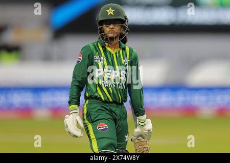 Northampton, Royaume-Uni. 17 mai 2024. County Ground, Northampton, Angleterre, 17 mai 2024 : Muneeba Ali (17 gardien de guichets pakistanais) capturé et joué par Sophie Ecclestone (19 Angleterre) pour 18 courses lors du 2ème match Vitality IT20 entre l'Angleterre et le Pakistan au County Ground, Northampton (Promediapix/SPP) crédit : SPP Sport Press photo. /Alamy Live News Banque D'Images