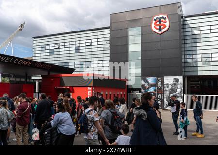 Toulouse, France. 17 mai 2024. Entrée au stade lors du relais de la flamme au stade Ernest-Wallon de Toulouse, dans le sud-ouest de la France, le 17 mai 2024, en prévision des Jeux Olympiques de Paris 2024. Photo de Alexis Jumeau/ABACAPRESS. COM Credit : Abaca Press/Alamy Live News Banque D'Images