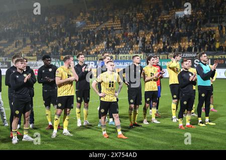 KERKRADE, pays-Bas. 17 mai 2024. Football, Néerlandais Keuken Kampioen Divisie, Roda JC -NAC, Parkstad Limburg Stadium, saison 2023/2024, les joueurs de Roda JC remercient leurs supporters pour leur soutien crédit : Pro Shots/Alamy Live News Banque D'Images