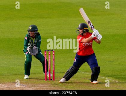 L'anglaise Alice Capsey bat lors du deuxième match féminin IT20 au County Ground de Northampton. Date de la photo : vendredi 17 mai 2024. Banque D'Images