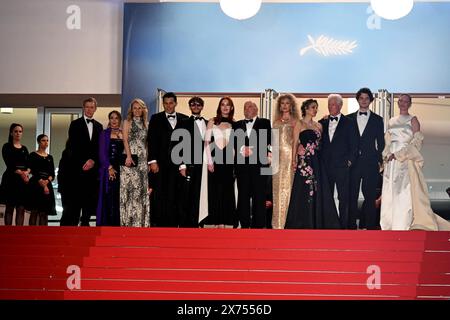 Cannes, France. 16 mai 2024. Cannes, 77ème Festival de Cannes 2024, film Red caret “Oh, Canada” sur la photo : Tiffany Boyle, Andrew Wonder, Penelope Mitchell, Alejandra Silva, Richard Gere, Homer James Jigme Gere, Uma Thurman, Paul Schrader, Scott Lastaiti, Luisa Law, Taylor Jeanne Credit : Agence photo indépendante/Alamy Live News Banque D'Images