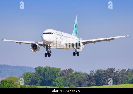 Zürich, 1er mai 2024 : Airbus A320, avions de ligne chypriotes, à l'aéroport de Zürich Banque D'Images