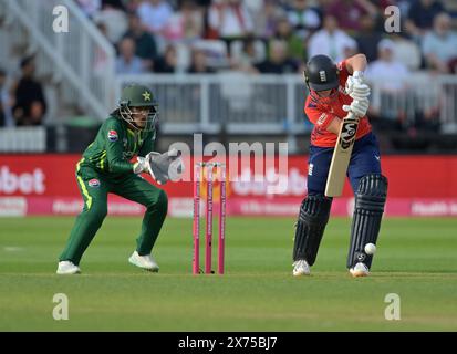 NORTHAMPTON, ANGLETERRE : du -17 au -2024 mai : Alice Capsey d'Angleterre en action de batteur lors du 2e match Women's Vitality IT20 entre l'Angleterre et le Pakistan au County Ground de Northampton, Angleterre crédit : PATRICK ANTHONISZ/Alamy Live News Banque D'Images