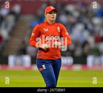 NORTHAMPTON, ANGLETERRE : du -17 au 2024 mai : Sophie Ecclestone d'Angleterre lors du 2e match Women's Vitality IT20 entre l'Angleterre et le Pakistan au County Ground de Northampton, Angleterre crédit : PATRICK ANTHONISZ/Alamy Live News Banque D'Images