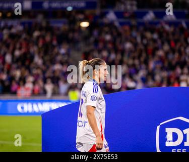 Lyon, France. 17 mai 2024. Danielle Van de Donk (17 Olympique Lyonnais) célèbre le championnat de france lors de la finale des éliminatoires D1 Arkema entre l'Olympique Lyonnais et le Paris Saint-Germain au Groupama Stadium de Lyon, France. (Pauline FIGUET/SPP) crédit : SPP Sport Press photo. /Alamy Live News Banque D'Images