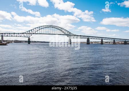 Pont du centenaire au-dessus de la rivière Miramichi au Nouveau-Brunswick, Canada Banque D'Images