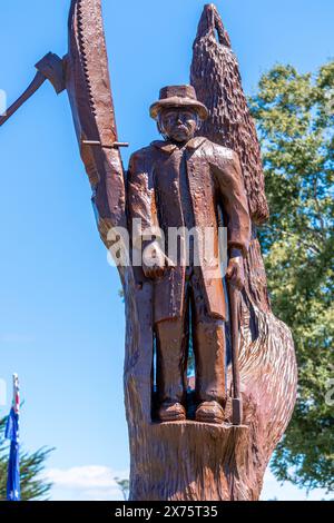 Legerwood Memorial Trees, sculpté en l'honneur des soldats tombés au combat pendant la première Guerre mondiale, Legerwood Eastern Tasmania Banque D'Images