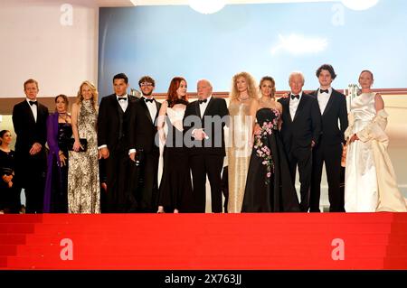 Scott Lastaiti, Luisa Law, Tiffany Boyle, David Gonzales, Andrew Wonder, Taylor Jeanne, Paul Schrader, Penelope Mitchell, Alejandra Silva, Richard Gere, Homer James Jigme Gere und Uma Thurman BEI der Premiere des Kinofilms 'Oh, Canada' auf dem Festival de Cannes 2024 / 77. Internationale Filmfestspiele von Cannes im Palais des Festivals. Cannes, 17.05.2024 Banque D'Images