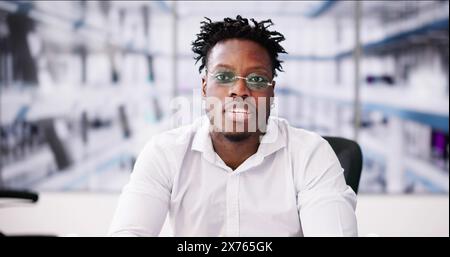 Man Video Conference appel professionnel en ligne ou Chat Portrait Banque D'Images