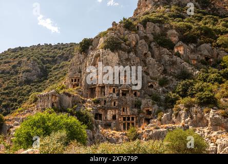 Myra Ancient City est particulièrement célèbre pour ses tombes rupestres de la période lycienne, théâtre de la période romaine et la période byzantine comprenant l'église Nicolas (Santa Claus). Banque D'Images