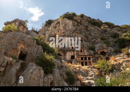 Myra Ancient City est particulièrement célèbre pour ses tombes rupestres de la période lycienne, théâtre de la période romaine et la période byzantine comprenant l'église Nicolas (Santa Claus). Banque D'Images