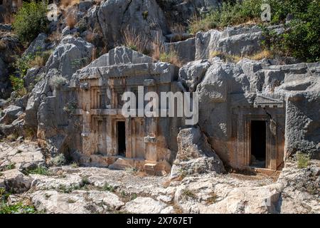 Myra Ancient City est particulièrement célèbre pour ses tombes rupestres de la période lycienne, théâtre de la période romaine et la période byzantine comprenant l'église Nicolas (Santa Claus). Banque D'Images