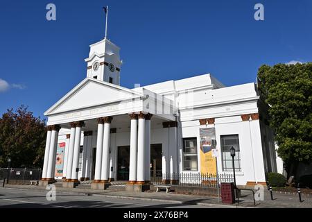 Extérieur de l'hôtel de ville de Glen Eira, anciennement connu sous le nom d'hôtel de ville de Caulfield, pendant une journée d'automne ensoleillée Banque D'Images