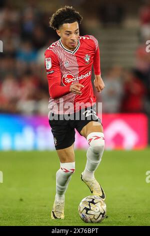 Southampton, Royaume-Uni. 17 mai 2024. Samuel Edozie de Southampton lors du match de deuxième manche de demi-finale du Sky Bet Championship Southampton vs West Bromwich Albion au St Mary's Stadium, Southampton, Royaume-Uni, le 17 mai 2024 (photo par Gareth Evans/News images) à Southampton, Royaume-Uni le 17/05/2024. (Photo de Gareth Evans/News images/SIPA USA) crédit : SIPA USA/Alamy Live News Banque D'Images