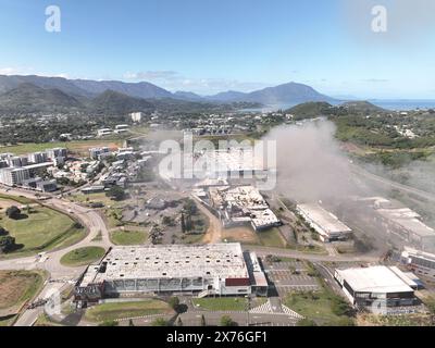 Vue aérienne du centre commercial Kenu-in à Dumbea, Nouvelle-Calédonie, 18 mai 2024. Une autre personne a été tuée samedi et deux autres blessées dans le territoire français Pacifique de la Nouvelle-Calédonie alors que le personnel de sécurité tentait de rétablir l'ordre après une cinquième nuit d'émeutes et de pillages qui a maintenant coûté la vie à six personnes. Pendant près d'une semaine, la ville habituellement tranquille de bord de mer a été convulsée. Deux gendarmes ont été tués : un coup de feu à la tête et un second coup de feu ami, ont indiqué les responsables. Trois autres personnes, toutes des Kanaks autochtones, ont également été tuées : un jeune de 17 ans et deux hommes âgés de 20 et 36 ans. Les troubles Banque D'Images