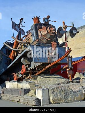 Oamaru, Nouvelle-Zélande - 19 septembre 2018 ; Fanciful train Engine devant le musée Steampunk Head Quarters à Oamaru. Banque D'Images