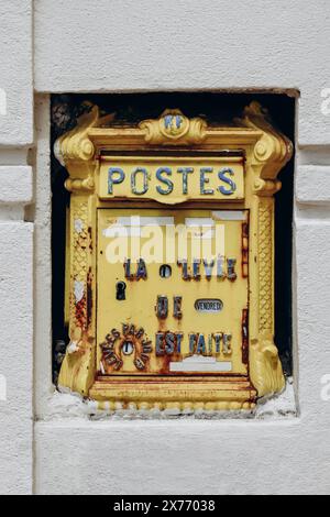 Ancienne boîte aux lettres dans le sud de la France Banque D'Images