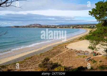 Vue de la plage de Swansea depuis le promontoire, Swansea, Tasmanie Banque D'Images