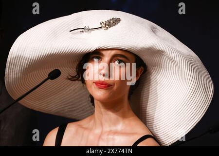 Cannes, France. 18 mai 2024. Margaret Qualley assiste à la conférence de presse « genres de gentillesse » lors du 77e Festival annuel de Cannes au Palais des Festivals le 18 mai 2024 à Cannes, France. (Crédit image : © Beata Zawrzel/ZUMA Press Wire) USAGE ÉDITORIAL SEULEMENT! Non destiné à UN USAGE commercial ! Banque D'Images