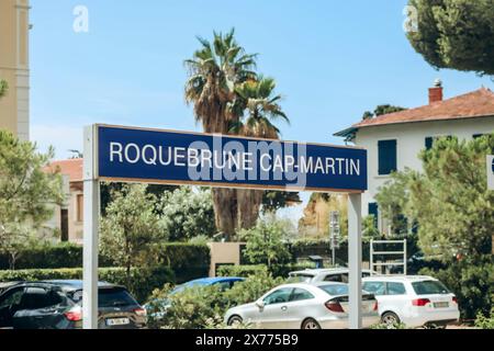 Quai ferroviaire à Roquebrune Cap Martin, dans le sud de la France Banque D'Images