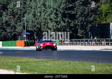 Misano Adriatico, Italie. 18 mai 2024. Lors de la 2ème manche de la série européenne GT4 2024 propulsée par Rafa Racing Club sur le Misano World circuit Marco Simoncelli, du 17 au 19 mai 2024 à Misano Adriatico, Italie - photo Damien Doumergue/DPPI crédit : DPPI Media/Alamy Live News Banque D'Images