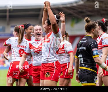 Doncaster, Royaume-Uni. 18 mai 2024. Demi-finale de la Betfred Challenge Cup : St Helens v York Valkyrie. Georgia Sutherland de St Helens célèbre son essai. Crédit Paul Whitehurst/PBW Media/Alamy Live News Banque D'Images