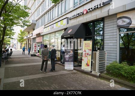 INCHEON, CORÉE DU SUD - 18 MAI 2017 : entrée au café Selecto à Incheon en journée. Banque D'Images