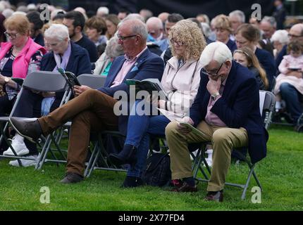 Les gens assistent au jour commémoratif annuel de la Garda pour honorer les 89 membres d'an Garda Siochana tués dans l'exercice de leurs fonctions et qui ont donné leur vie au service de l'État, aux jardins Dubhlinn, au château de Dublin. Date de la photo : samedi 18 mai 2024. Banque D'Images