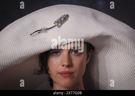 Cannes, France. 18 mai 2024. Margaret Qualley assiste à la conférence de presse "genres de gentillesse" avant le 77e Festival de Cannes au Palais des Festivals le 18 mai 2024 à Cannes, France. Photo de David Boyer/ABACAPRESS. COM Credit : Abaca Press/Alamy Live News Banque D'Images