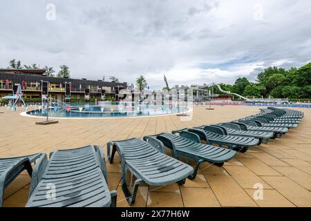 Hradec Kralove, République tchèque. 18 mai 2024. La piscine Flosna à Hradec Kralove, en République tchèque, a ouvert sa saison estivale le 18 mai 2024. Crédit : David Tanecek/CTK photo/Alamy Live News Banque D'Images