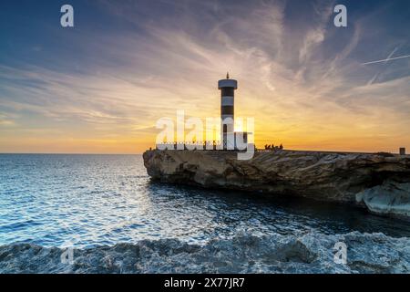 Une vue du phare de Colonia Sant Jordi à Majorque au coucher du soleil Banque D'Images