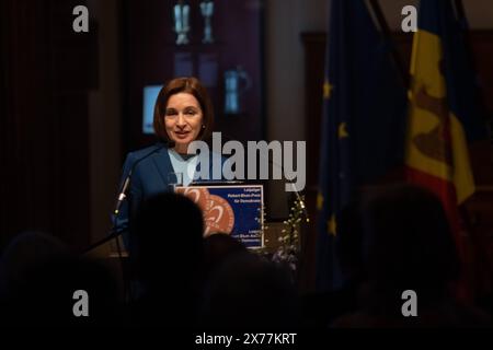 AM Samstag wurde der Robert-Blum-Preis für Demokratie an Maia Sandu, Präsidentin der Republik Moldau, verliehen. Der Preis, der mit 10,000 Euro dotiert ist, wird jährlich von der Stadt Leipzig in Erinnerung an den Revolutionär Robert Blum 1807-1848 vergeben. Blum War politisch und publizistisch von Leipzig aus tätig und trat während der Revolution 1848/49 für demokratische Rechte und gewaltfreie Veränderung der Gesellschaft ein. Preisverleihung Robert Blum Preis *** samedi, le Prix Robert Blum pour la démocratie a été décerné à Maia Sandu, Présidente de la République de Moldavie le prix, qui Banque D'Images