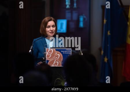 AM Samstag wurde der Robert-Blum-Preis für Demokratie an Maia Sandu, Präsidentin der Republik Moldau, verliehen. Der Preis, der mit 10,000 Euro dotiert ist, wird jährlich von der Stadt Leipzig in Erinnerung an den Revolutionär Robert Blum 1807-1848 vergeben. Blum War politisch und publizistisch von Leipzig aus tätig und trat während der Revolution 1848/49 für demokratische Rechte und gewaltfreie Veränderung der Gesellschaft ein. Preisverleihung Robert Blum Preis *** samedi, le Prix Robert Blum pour la démocratie a été décerné à Maia Sandu, Présidente de la République de Moldavie le prix, qui Banque D'Images
