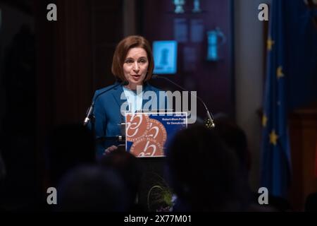 AM Samstag wurde der Robert-Blum-Preis für Demokratie an Maia Sandu, Präsidentin der Republik Moldau, verliehen. Der Preis, der mit 10,000 Euro dotiert ist, wird jährlich von der Stadt Leipzig in Erinnerung an den Revolutionär Robert Blum 1807-1848 vergeben. Blum War politisch und publizistisch von Leipzig aus tätig und trat während der Revolution 1848/49 für demokratische Rechte und gewaltfreie Veränderung der Gesellschaft ein. Preisverleihung Robert Blum Preis *** samedi, le Prix Robert Blum pour la démocratie a été décerné à Maia Sandu, Présidente de la République de Moldavie le prix, qui Banque D'Images