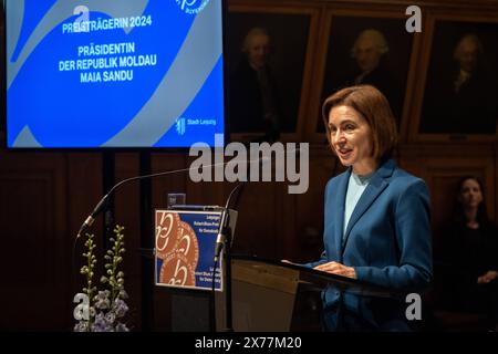 AM Samstag wurde der Robert-Blum-Preis für Demokratie an Maia Sandu, Präsidentin der Republik Moldau, verliehen. Der Preis, der mit 10,000 Euro dotiert ist, wird jährlich von der Stadt Leipzig in Erinnerung an den Revolutionär Robert Blum 1807-1848 vergeben. Blum War politisch und publizistisch von Leipzig aus tätig und trat während der Revolution 1848/49 für demokratische Rechte und gewaltfreie Veränderung der Gesellschaft ein. Preisverleihung Robert Blum Preis *** samedi, le Prix Robert Blum pour la démocratie a été décerné à Maia Sandu, Présidente de la République de Moldavie le prix, qui Banque D'Images
