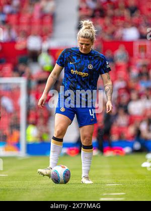 Old Trafford Stadium, Royaume-Uni. 18 mai 2024. Millie Bright (4 Chelsea) échauffement avant la Super League féminine Barclays entre Manchester United et Chelsea au stade Old Trafford à Manchester, Angleterre 18 mai 2024 | photo : Jayde Chamberlain/SPP. Jayde Chamberlain/SPP (Jayde Chamberlain/SPP) crédit : SPP Sport Press photo. /Alamy Live News Banque D'Images