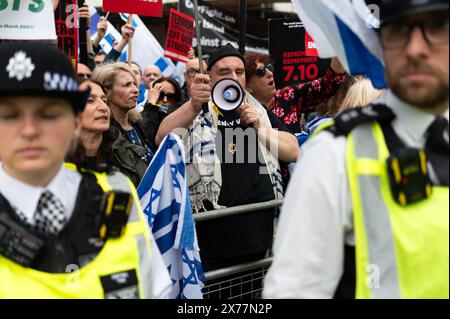 Londres, Royaume-Uni. 18 mai 2024. Contre-protestataires à la marche palestinienne à Londres. Crédit : David Tramontan / Alamy News photos Banque D'Images