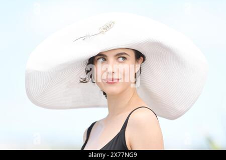 Cannes, France. 18 mai 2024. L’actrice américaine Margaret Qualley assiste à l’appel photo pour sortes de gentillesse au 77e Festival de Cannes, en France, le samedi 18 mai 2024. Photo de Rune Hellestad/ crédit : UPI/Alamy Live News Banque D'Images