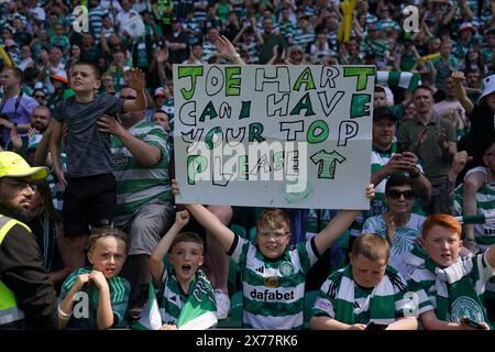 Supporters celtiques lors des célébrations après le Cinch Premiership match au Celtic Park, Glasgow. Date de la photo : samedi 18 mai 2024. Banque D'Images