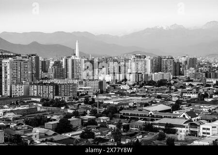 Vue de la ville de Santiago au coucher du soleil, Chili, Amérique du Sud. Banque D'Images