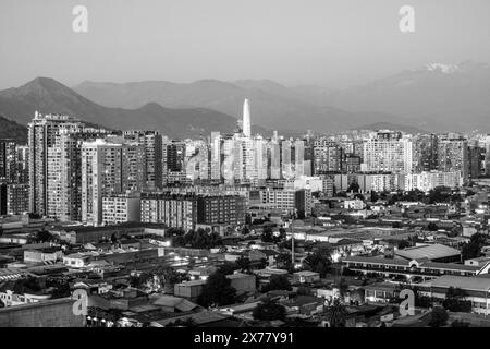 Vue de la ville de Santiago au coucher du soleil, Chili, Amérique du Sud. Banque D'Images