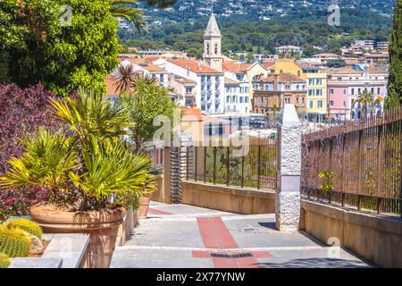 Ville de Sanary sur mer vue de la promenade de colline, sud de la France Banque D'Images