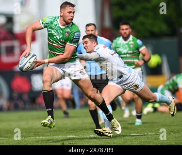 Freddie Steward des Leicester Tigers est affronté par Harvey Skinner des Exeter Chiefs lors du Gallagher Premiership match Leicester Tigers vs Exeter Chiefs à Mattioli Woods Welford Road, Leicester, Royaume-Uni, le 18 mai 2024 (photo de Craig Thomas/News images) Banque D'Images