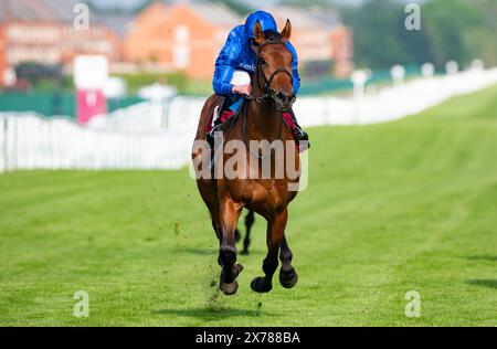 Newbury, Royaume-Uni, samedi 18 mai 2024 ; Diamond Rain et le jockey William Buick remportent les Trial Stakes du Haras de Bouquetot Fillies (listé) pour l'entraîneur Charlie Appleby et le propriétaire Godolphin. Crédit JTW Equine images / Alamy. Banque D'Images